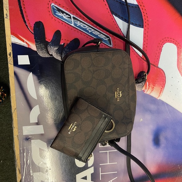 Small traveling size crossbody - Picture 4 of 4